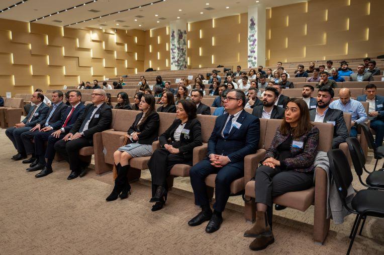 synergia-academy-ve-fmg-sirketi-azerbaycan-texniki-universiteti-ve-azerbaycan-memarliq-ve-insaat-universiteti-ile-birge-genclerin-karyera-inkisafina-destek-gosteren-yeni-proqrami-teqdim-etdi-8